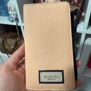 Gucci Beauty Brush Holder with 3 Brushes